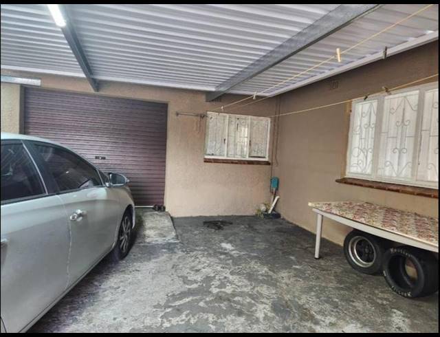 5 BEDROOM HOUSE FOR SALE IN SHALLCROSS
